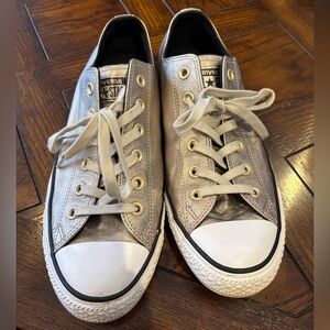 Converse light gold metallic Chucks